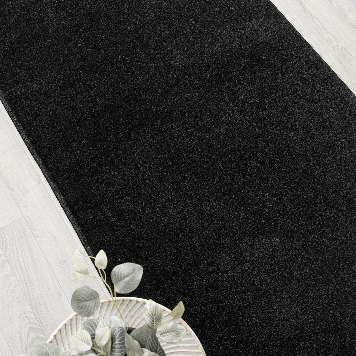 Europa 1000 Black Runner