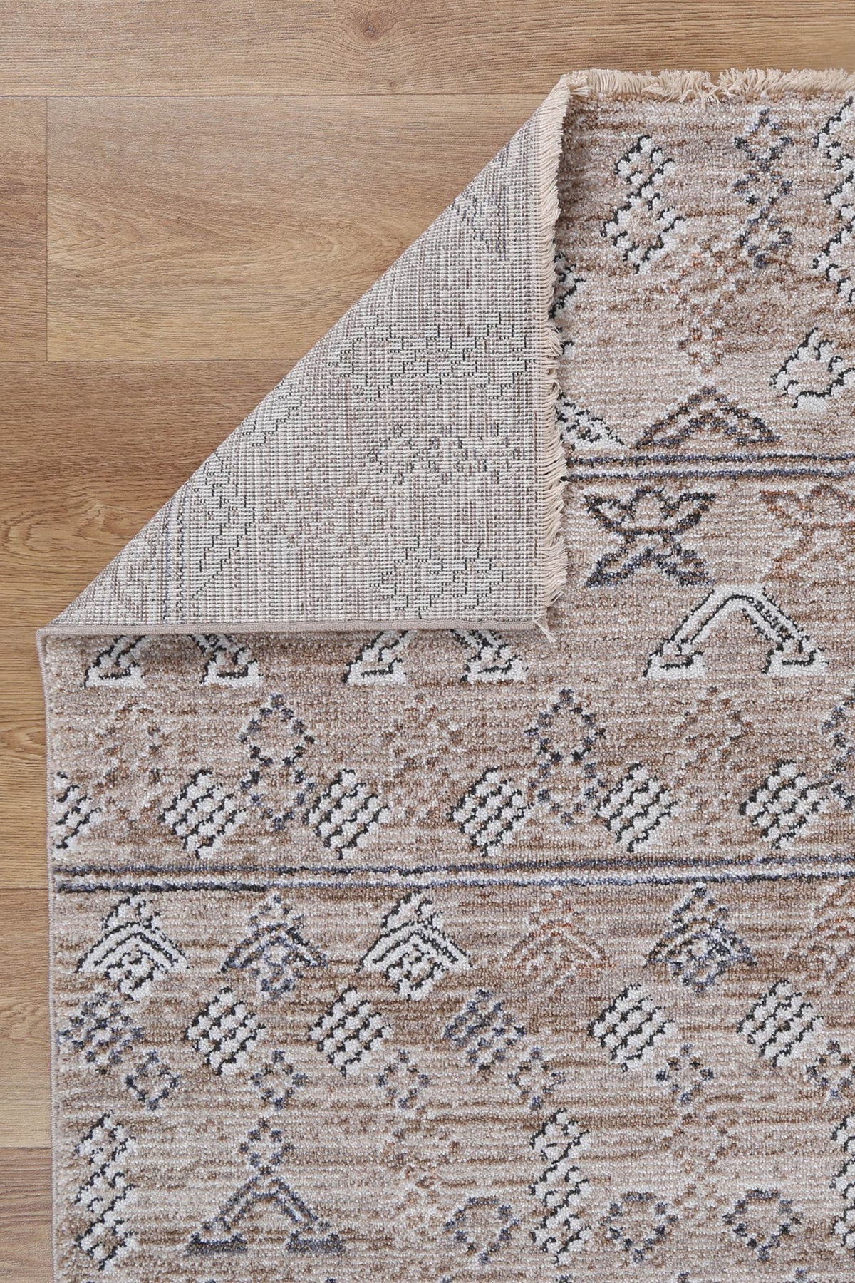 Maryland Sivas Ash Tribal Soft Rug