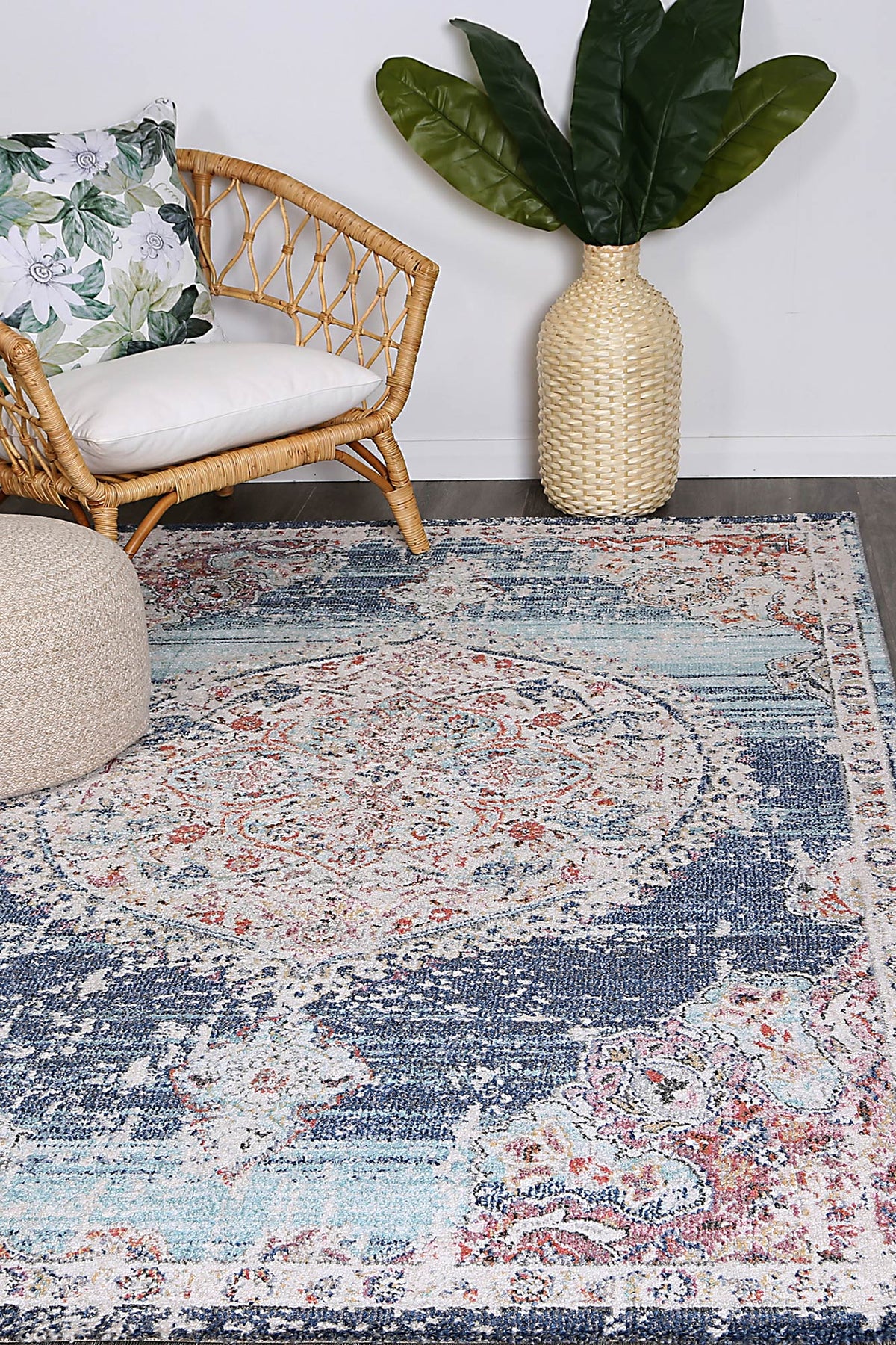 Salsa Hollow Medalion Transitional Navy &amp; Multi Rug